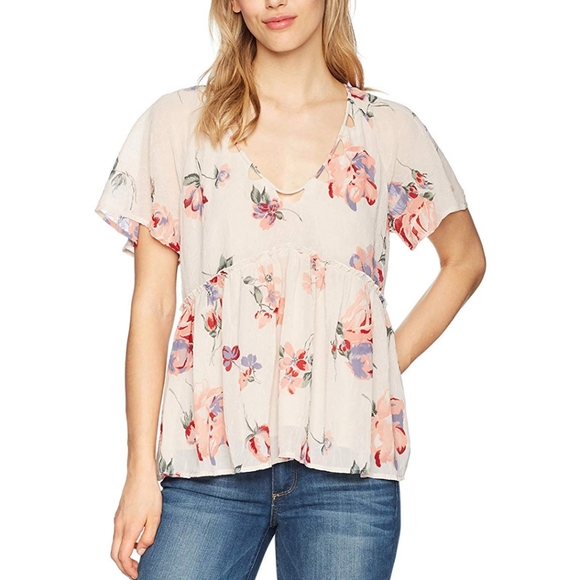 SOLD - Lucky Brand Floral Flutter Sleeve Top - Picture 2 of 5